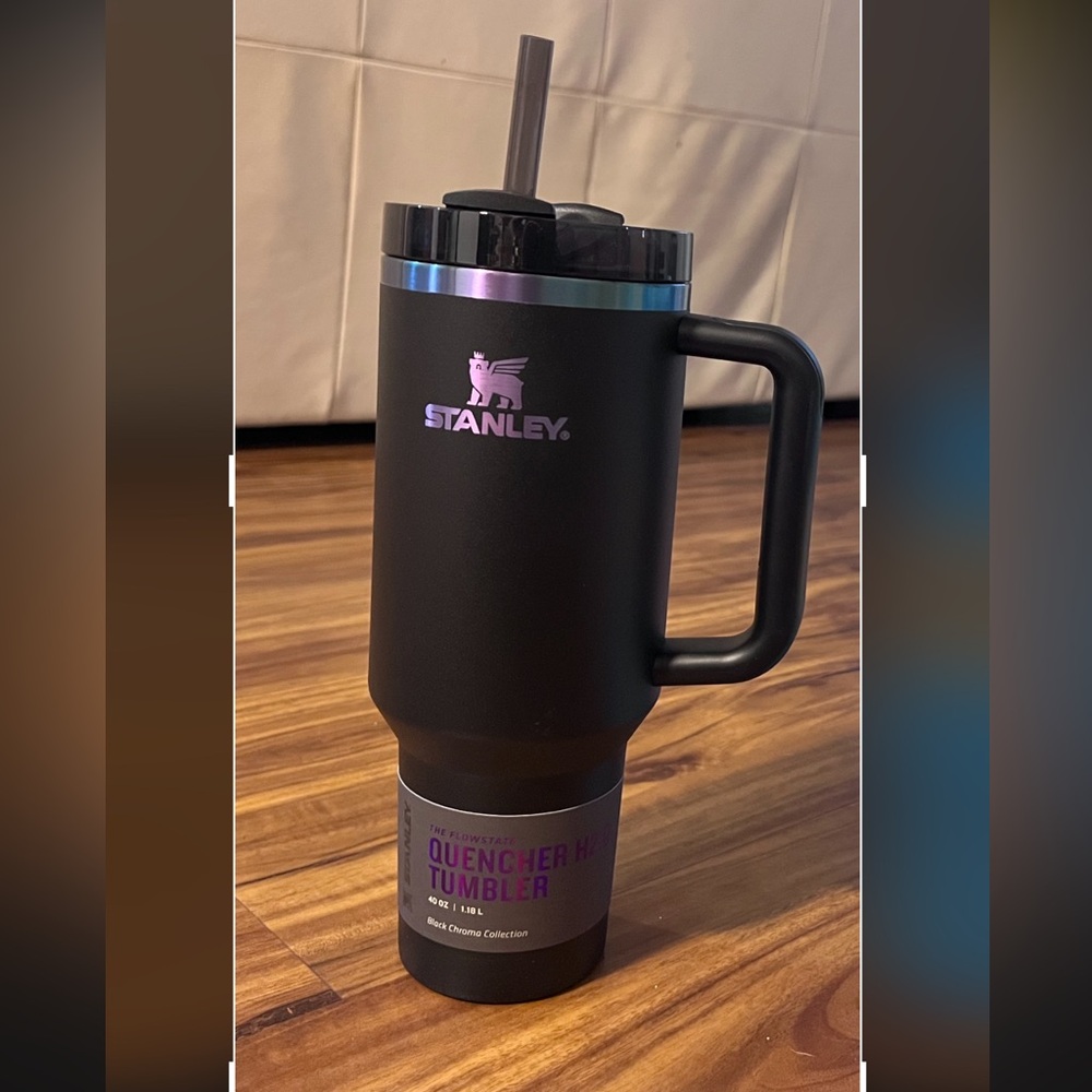 BNWT Black Chroma 40oz Stanley